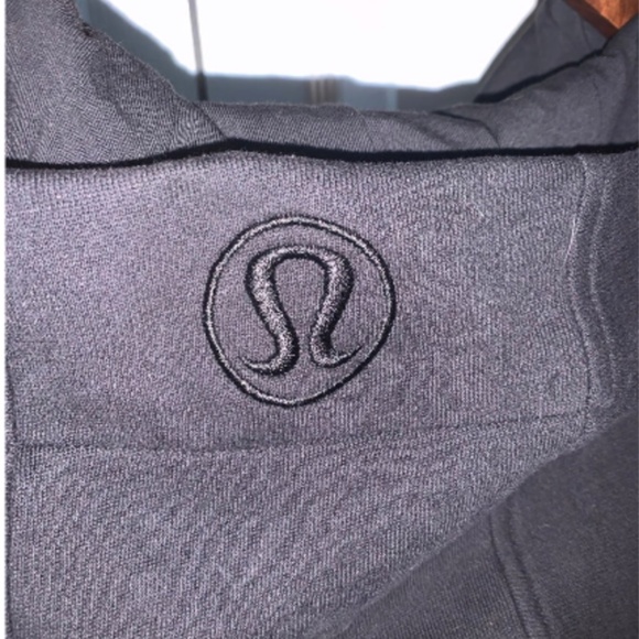 Like New Lululemon Scuba Crop Size 4 - Picture 6 of 9